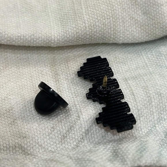 3/$15 Retro Video Game Life Hearts Pin Brooch - Picture 4 of 7